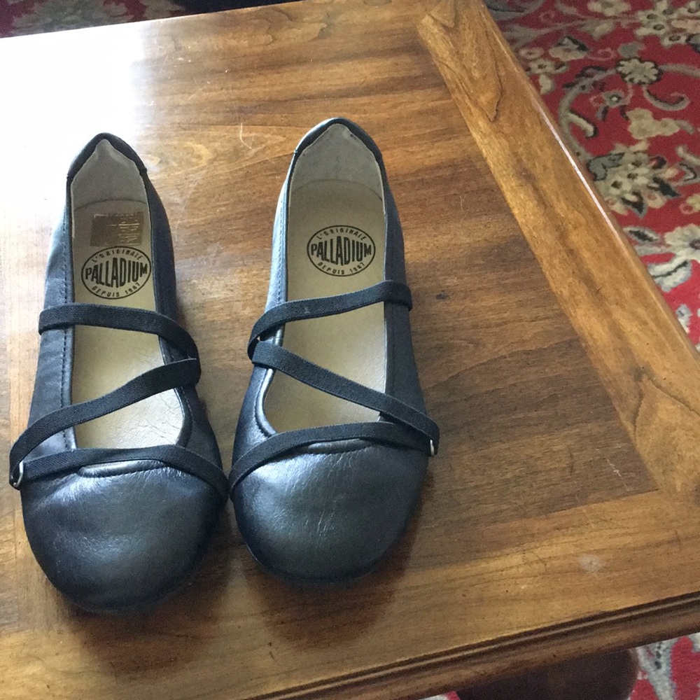 Black leather Palladium elastic ballet flats.